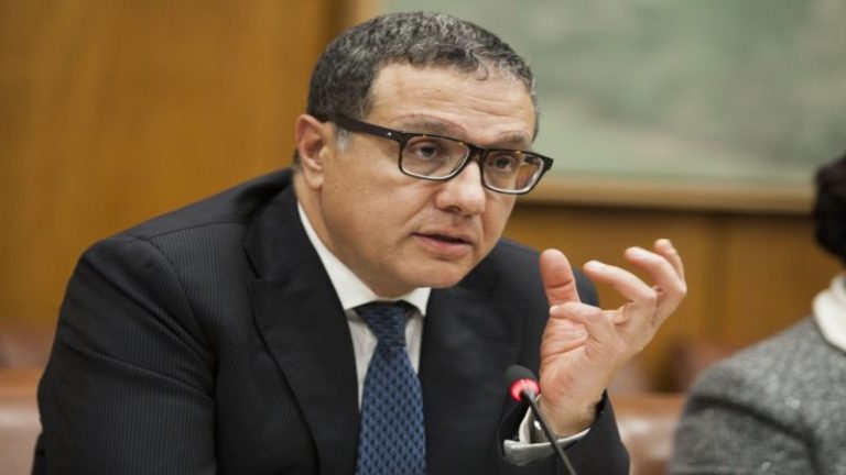بوسعيد يكشف سبب رفع الضرائب على المنتوجات التركية