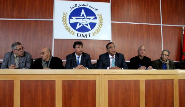 نقابة تتهم الحكومة بتفكيك الوظيفة العمومية