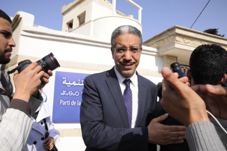 بالصورة.. اتهامات للرباح باستغلال صفته الوزارية للدعاية الحزبية