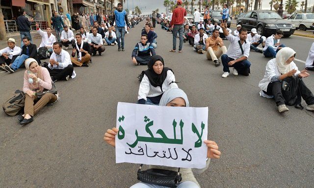 قصة مبكية ومضحكة لأستاذة متعاقدة بعد طردها