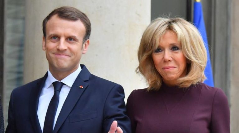 الفيسبوك يحظر صورة جنسية لماكرون