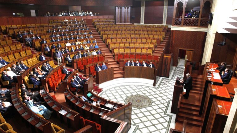 فضيحة مدوية..والد برلماني سابق يستولي على أرض باعها لمجلس جماعي