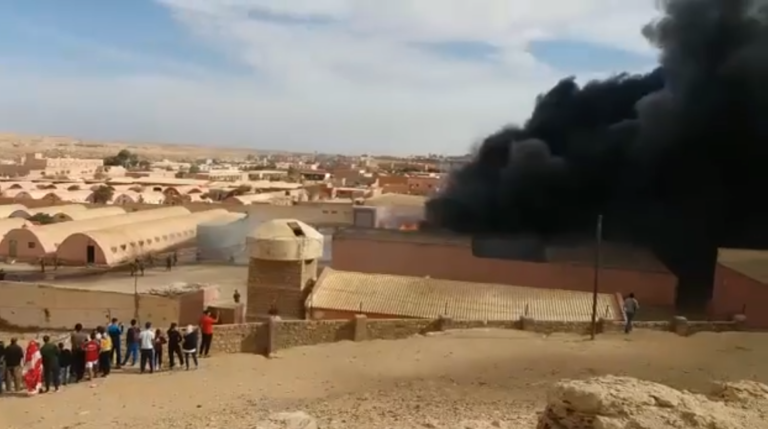النيران تلتهم مستودعا للقوات المسلحة الملكية (فيديو)