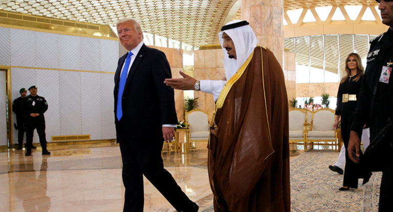 كتاب مثير يكشف عن معطيات خطيرة حول ترامب ومخططاته بالسعودية