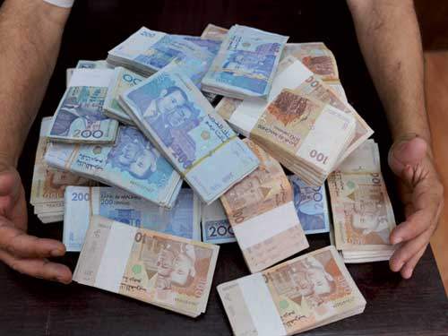 مدير وكالة للبنك الشعبي يختلس مئات الملايين ويفر نحو الخارج