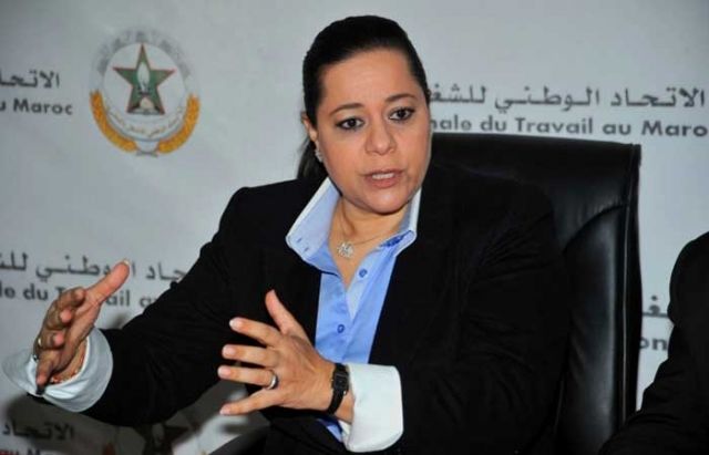 بالفيديو.. بنصالح تنهر مسؤولا أمام الحضور..ونشطاء يردون