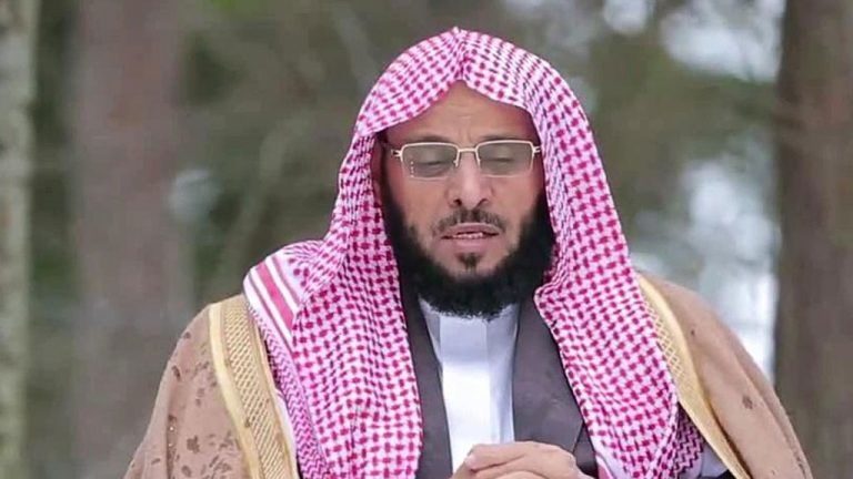 الشيخ عائض القرني يسطو على كتاب والقضاء يقول كلمته