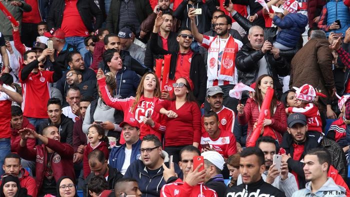 فتيات “الألتراس” يكسرن احتكار الرجال لمدرجات الملاعب المغربية