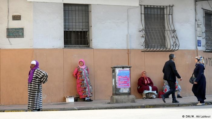 “خادمات الموقف” في المغرب.. لقمة عيش بطعم المرارة