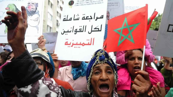 مغربيات يخرجن للإحتجاج أمام البرلمان في عيدهن العالمي