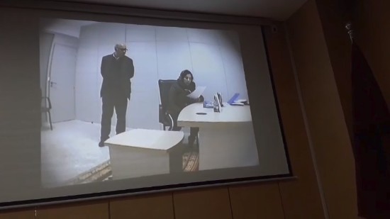 عاجل.. الوكيل العام يعرض شريطا مصورا للموظفة لدى بوعشرين التي طعنت بالزور