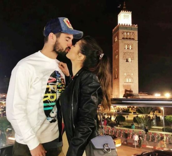 صورة قُبلة إيسكو وزوجته قرب “الكتبية” تلهب المواقع الإجتماعية