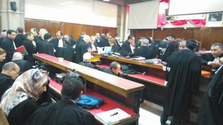 عاجل..مشاداة بالأيدي بين محامين في أولى جلسات محاكمة بوعشرين