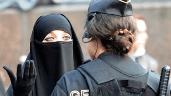 دولة أوروبية أخرى تحظر النقاب في المدارس والأماكن العمومية