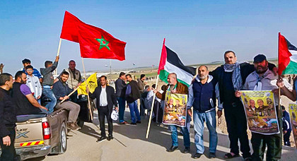 فلسطينيون يرفعون العلم المغربي ردا على البوليساريو