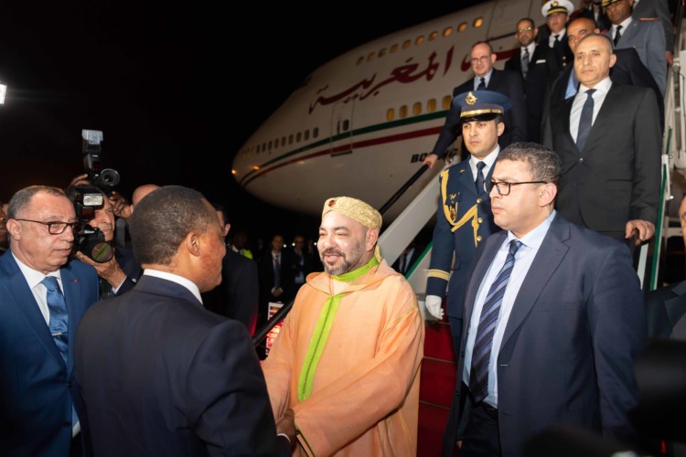 الملك محمد السادس يغادر جمهورية الكونغو بعد زيارة عمل وصداقة
