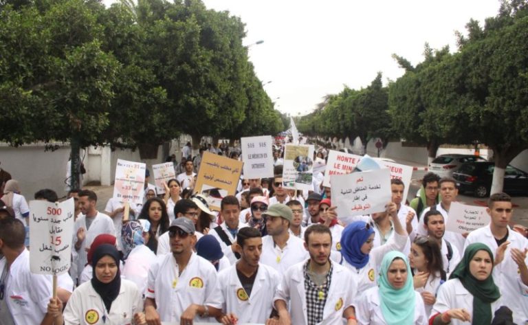 في تصعيد جديد..طلبة الطب يهددون بسنة بيضاء