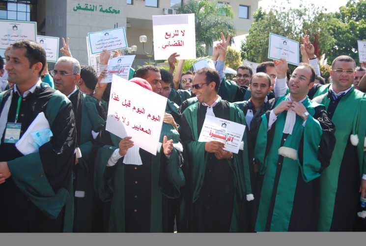 الزفزافي للقاضي: هل القضاة الذين احتجوا بدون علم وطني انفصاليين؟