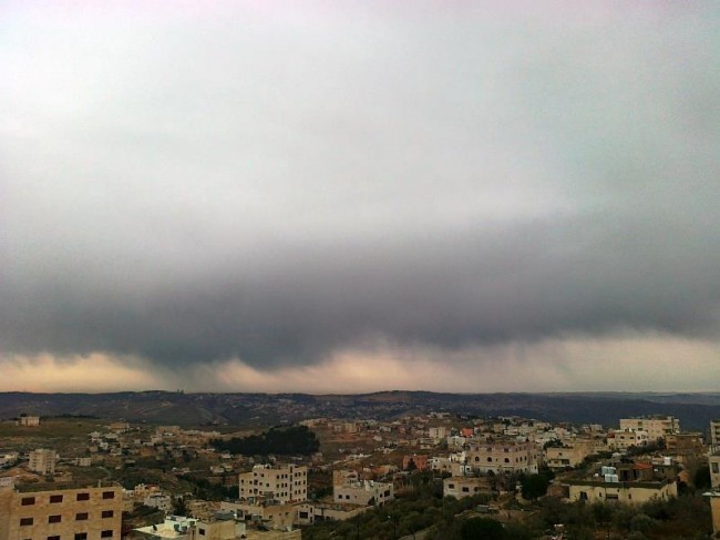 زخات رعدية في عدة مناطق يوم الإثنين