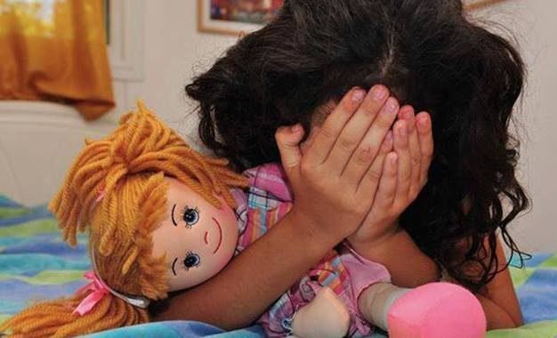 صادم..اعتقالُ ستِّيني هتَك عِرْض تلميذات أمام المدرسة في خيمةٍ لبيع الحلويات
