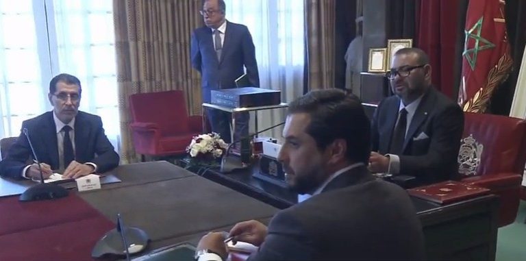 الملك يترأس جلسة عمل