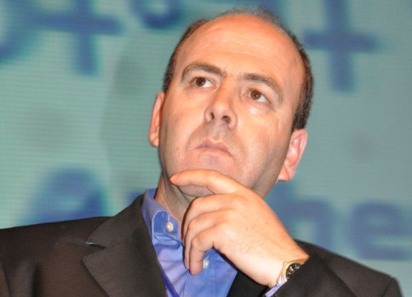بن شماش يستغرب “تساهل” الداخلية مع “المتمردين”