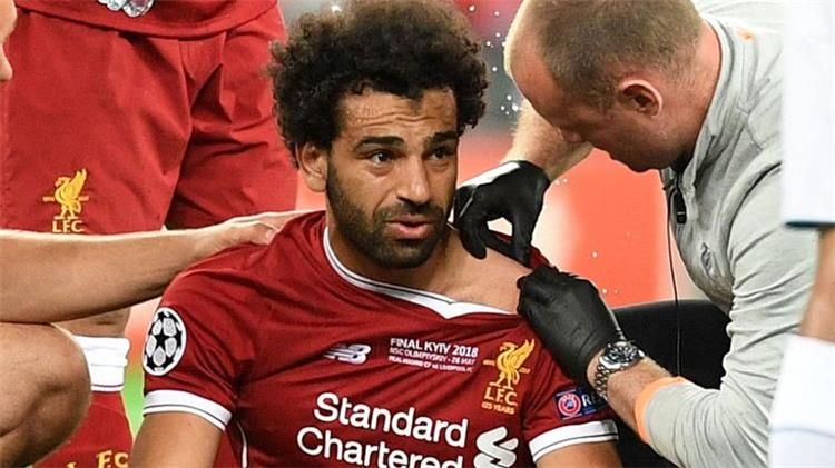الفحص الطبي يكشف مدة غياب صلاح عن الملاعب