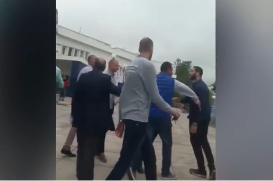 بالفيديو.. مواجهة بالأيدي بين أستاذ جامعي وطالب بطنجة