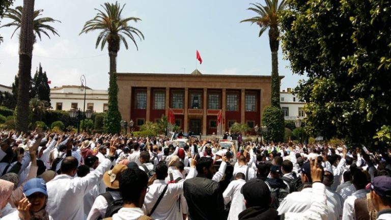 العُطل المدرسية للموسم المُقبل تُغْضِــبُ أساتذة