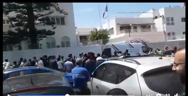 لحظة اعتقال من حاول ذبح إمام  حسان