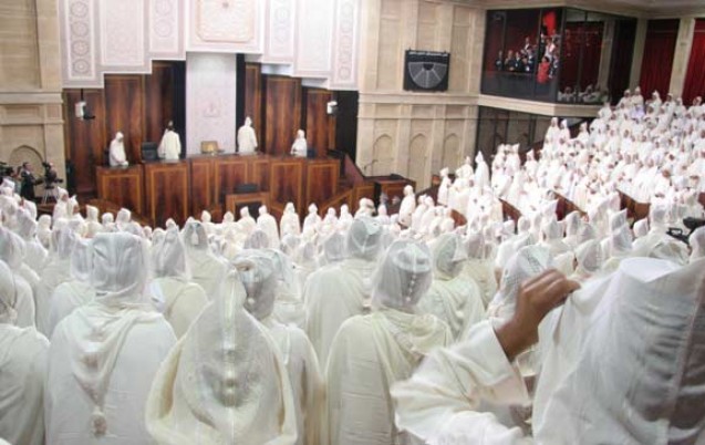 فضيحة.. أشخاص لا علاقة لهم بالبرلمان استفادوا من “بونات الحج”