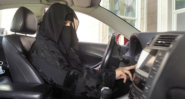 السعودية تعلن موعد السماح لنسائها بقيادة السيارات