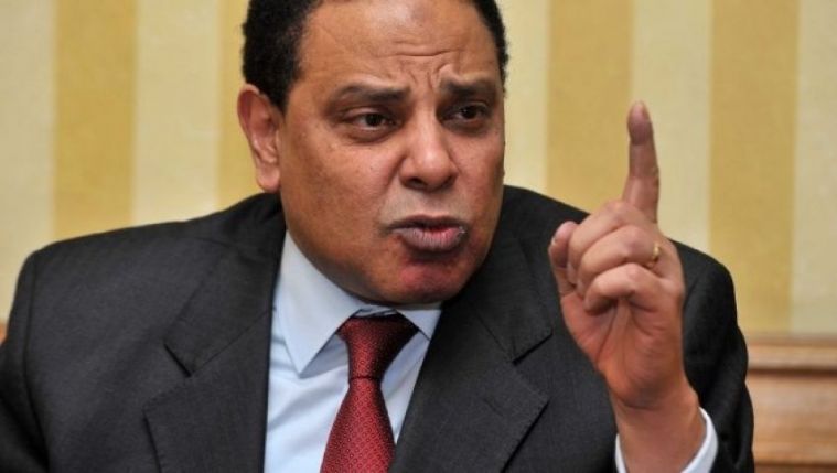 علاء الأسواني:.. قبل أن نلوم الديكتاتور..