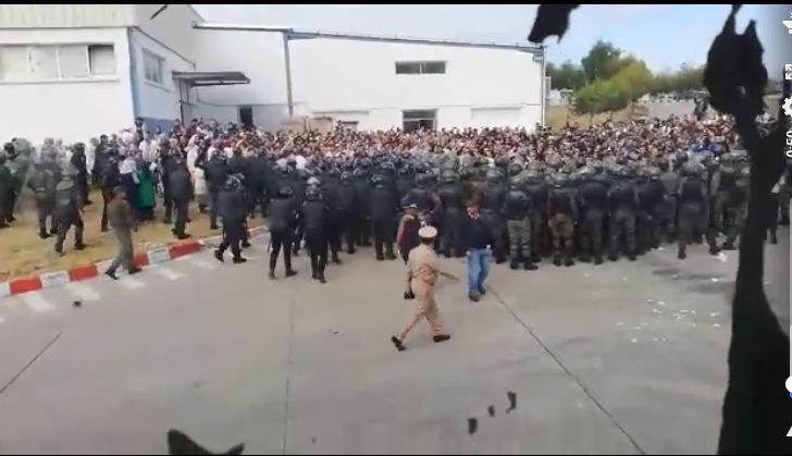 عاجل بالفيديو.. تدخل أمني لفض إضراب عمالي بطنجة