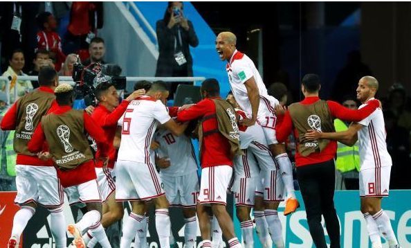الأسُود يضربون بقوة ويحرجون الإسبان في مباراة بطولية