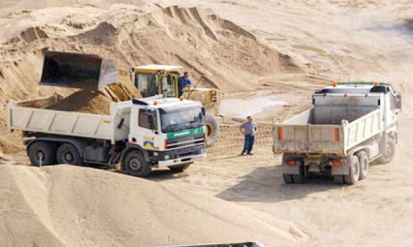 خطير ..55 في المئة من الرمال الرائجة في المغرب منهوبة
