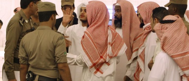 السعودية تعتقل داعية في الـ70 من العمر ويعيش بنصف رئة