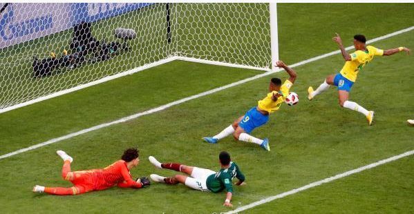 البرازيل تُزيح المكسيك وتحجز مقعدا في ربع النهائي