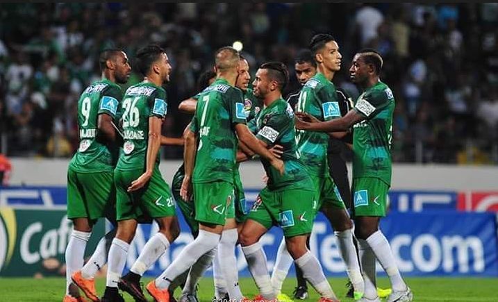 لقطة الأسبوع .. هستيريا لاعبي الرجاء مع الجمهور بعد الفوز على إنييمبا