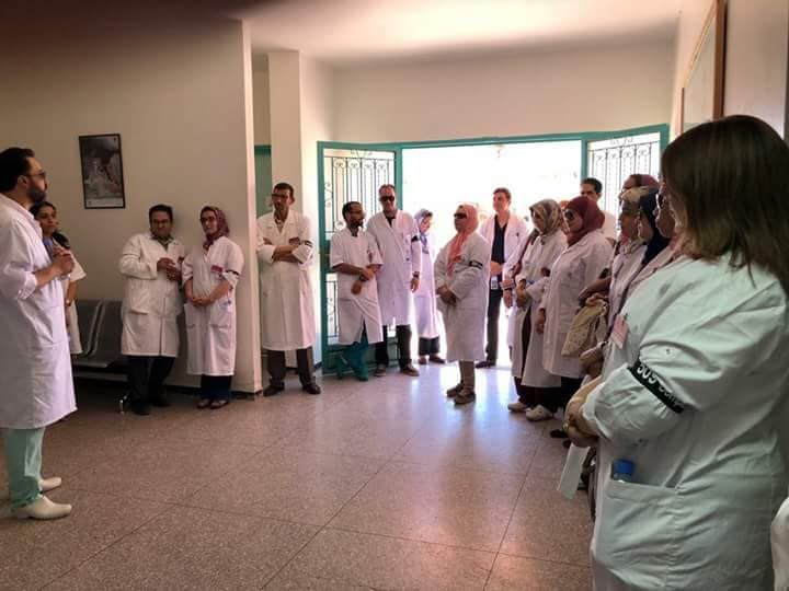 أطباء ينتفضون ضد الدكالي إثر توظيف عناصر من الهلال الأحمر لمساعدة الجراحين