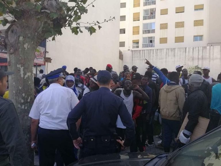 عاجل.. المهاجرون الأفارقة جنوب الصحراء ينتفضون بطنجة (فيديو)