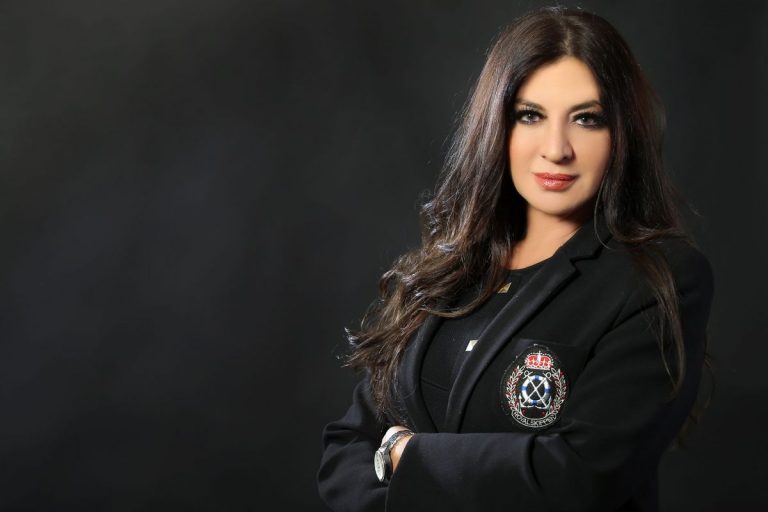 ما لا تعرفونه عن “أخصائية الوشوم” التي كذّبت الطفلة خديجة
