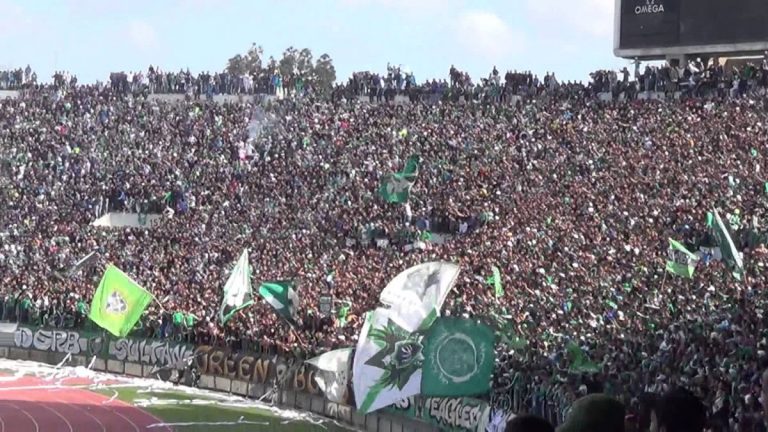 فيديو ..بصوت واحد جماهير الرجاء تخاطب الحكومة المغربية “في بلادي ظلموني”