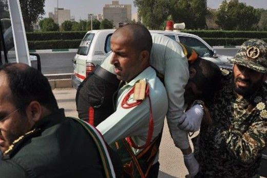 قتلى وجرحى في هجوم على عرض عسكري في إيران