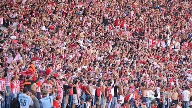 جماهير المغرب تطواني تهتف باسم الطالبة حياة “بالروح بالدم نفديك يا حياة” (فيديو)