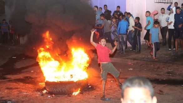 احتفالات عاشوراء …أو عندما يشتري الأطفال موتا