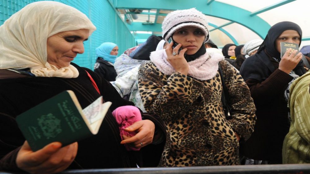 بريطانيا تعتزم تشغيل المغاربة موسميا بضيعاتها