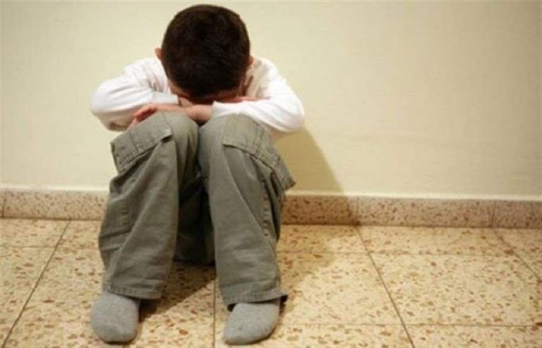 تفاصيل صادمة في قضية الأم المنقبة التي ساعدت عشيقها الملتحي على اغتصاب إبنها