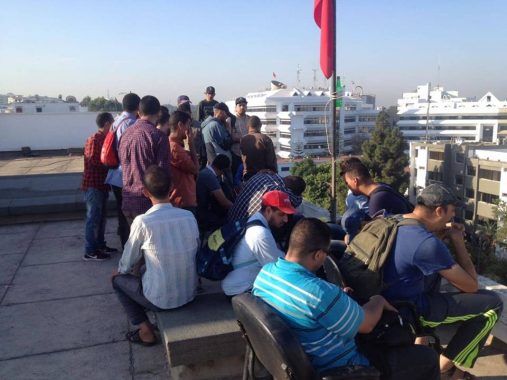 مكفوفون يهددون بالإنتحار من سطح وزارة الحقاوي (فيديو)