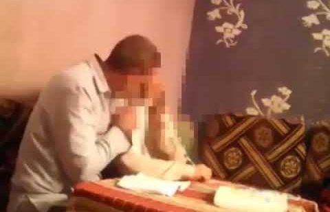فيديو يفضح أستاذا يتبادل القبل مع تلميذته يهز الفيسبوك